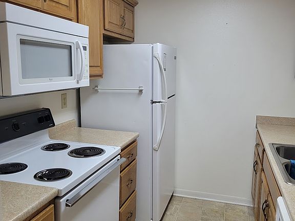 5th image of 74 Lakeshore Ct #81-1