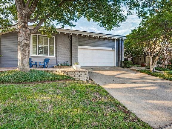 2nd image of 126 Fox Glen Cir