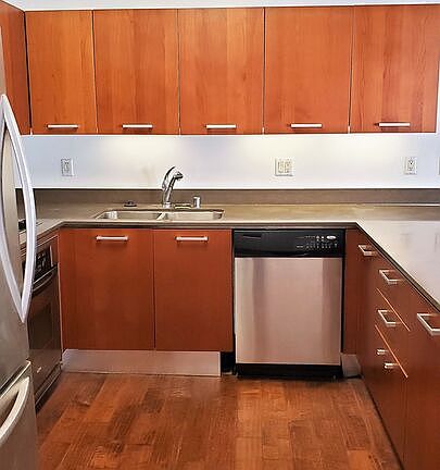 3rd image of 645 W 9th St APT 634
