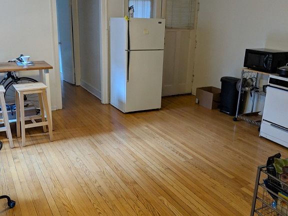 2nd image of 1902 W Winnemac Ave #19102