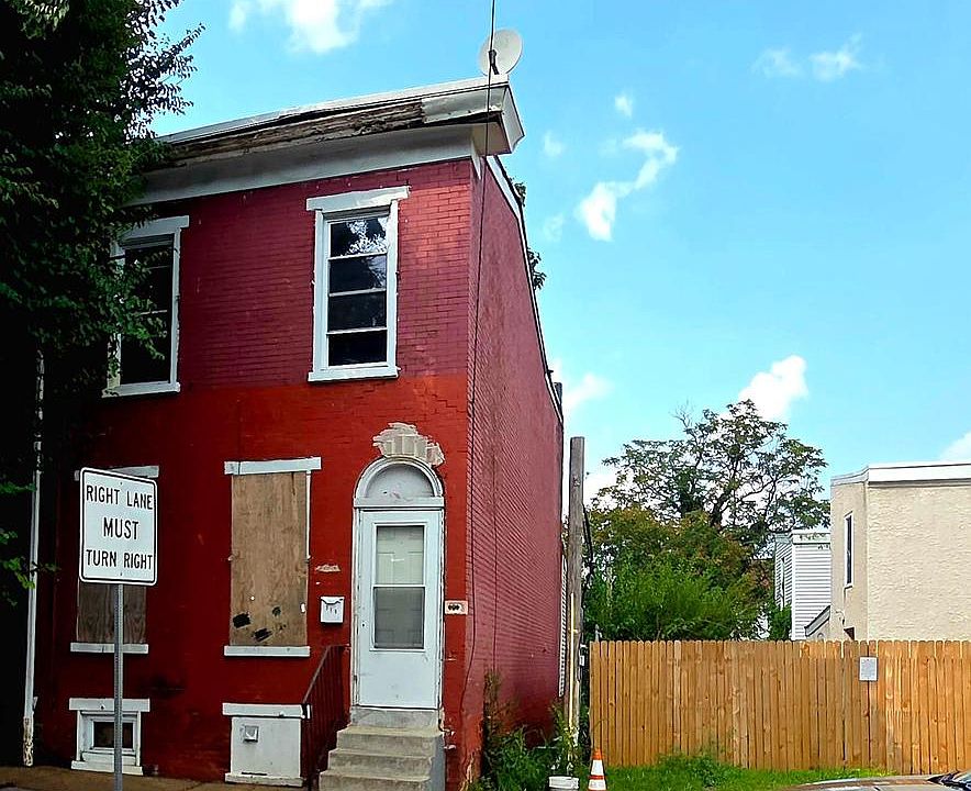1st image of 319 E 10th St