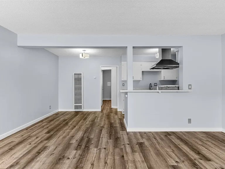 1121 Daisy Avenue — Photo 30