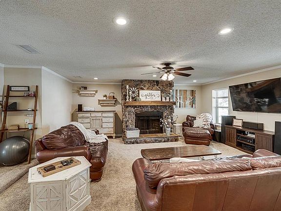 5th image of 803 Meadowlark Dr