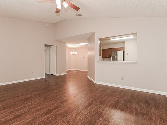 4th image of 4344 Lake Woodbourne Dr