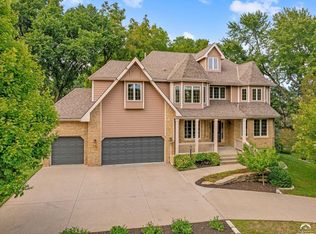 5204 Fox Chase Dr, Lawrence, KS 66049