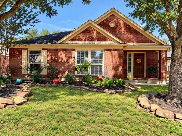 1522 Martin Lake Dr, Richmond, TX 77406