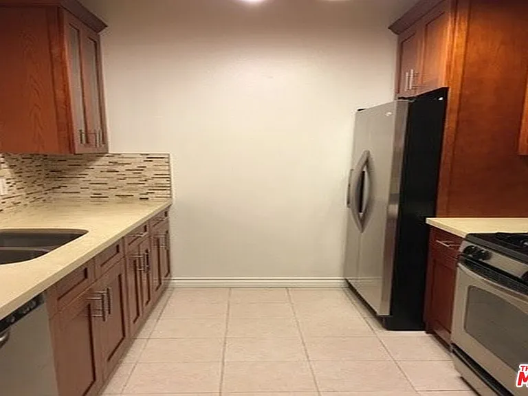 828 N Hudson Ave #207 — Photo 5