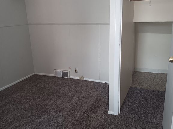 3rd image of 31-35 Muskingum St #33