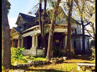 403 E 4th St, Carthage, MO 64836