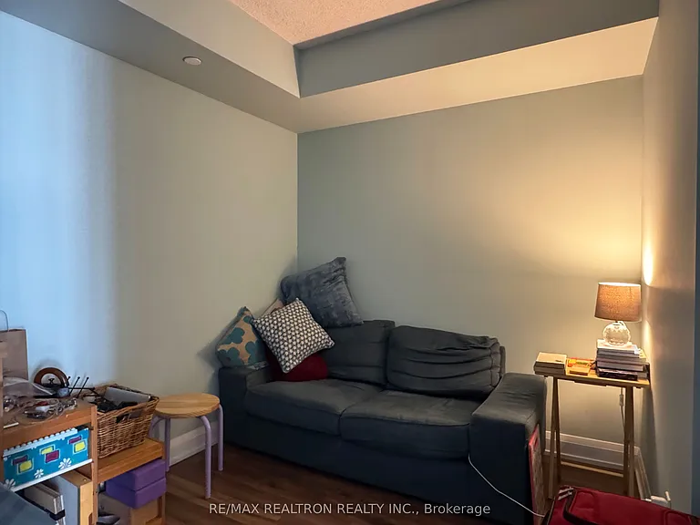 18 Graydon Hall Dr #301 — Photo 9
