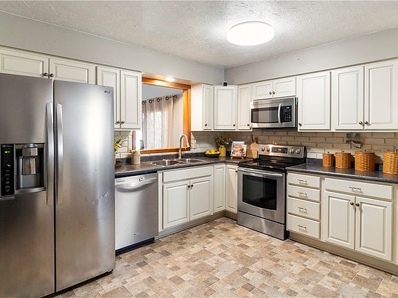 3rd image of 668 Dorchester Dr