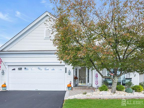 2nd image of 242 Longwood Ln