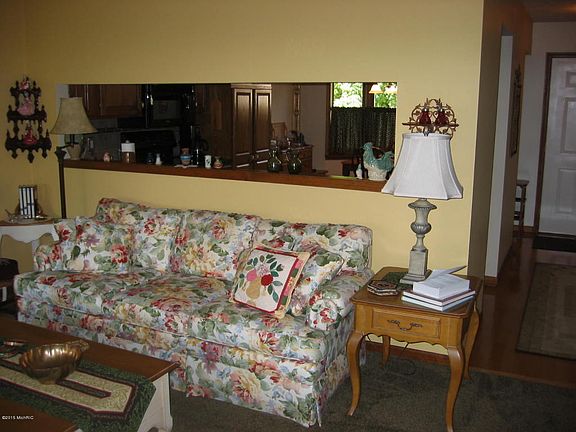 3rd image of 3130 Maple Villa Dr SE