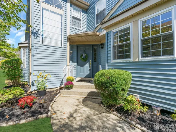 12 Canterbury Dr #B, Monroe Township, NJ 08831