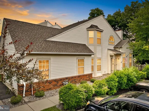 15 Dunston Ln, Robbinsville, NJ 08691