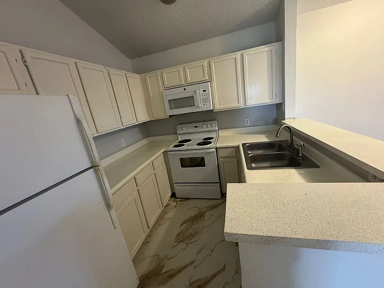 6108 Abrams Rd #C-326 — Photo 8