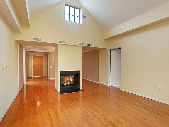 5th image of 1625 Glenview Rd Unit 307