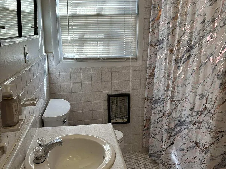 584 Holt Ln #3 — Photo 5