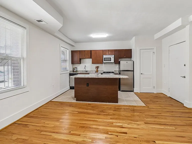 NEW QUIN APARTMENTS — Photo 32