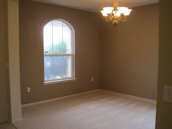 2nd image of 105 White Oak Ct
