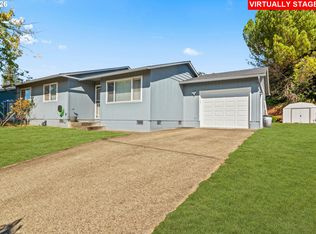 405 Corona Loop Rd, Roseburg, OR 97471