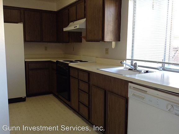 2nd image of 801 Woodglen Dr