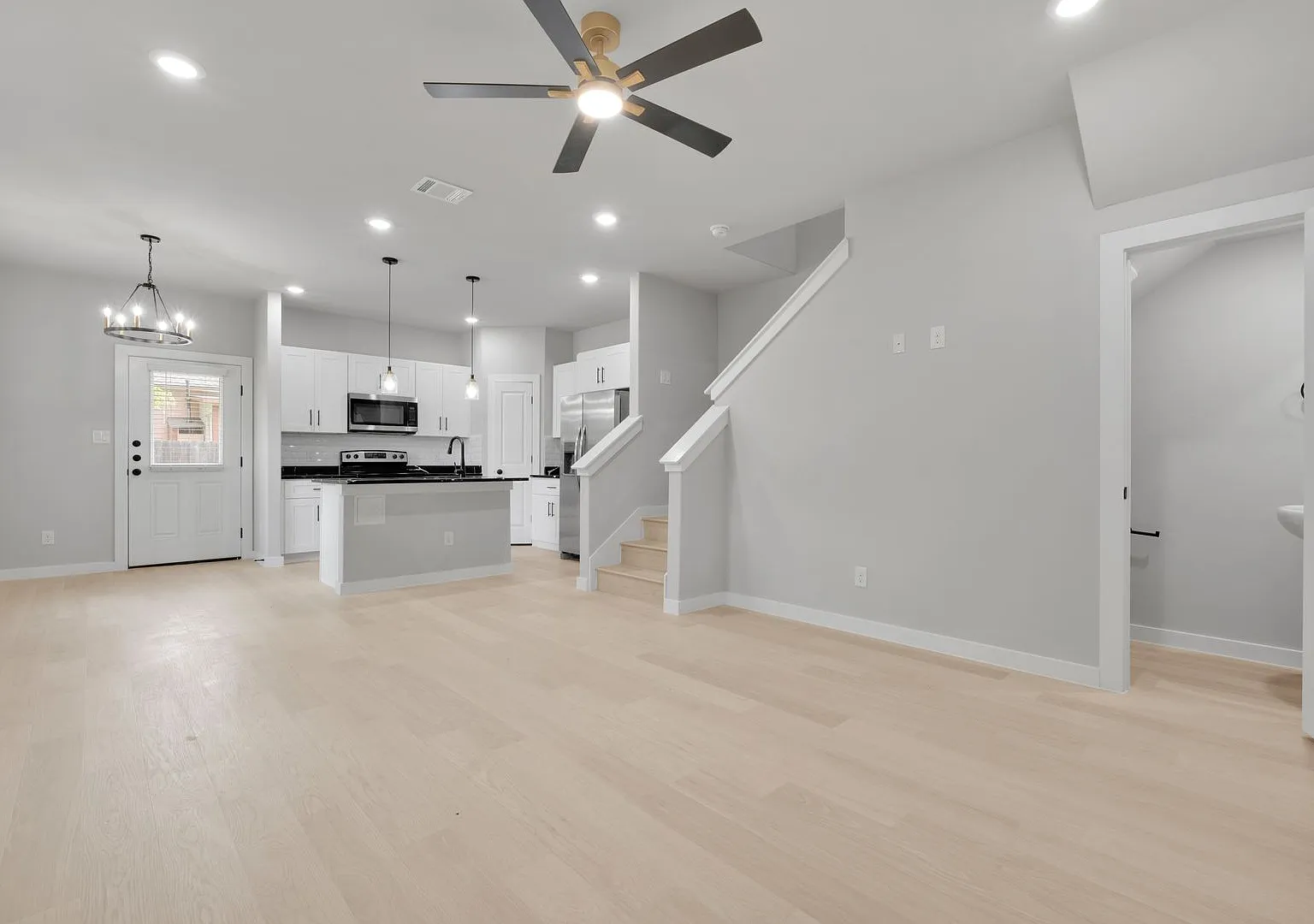 521 Dakota St — Photo 2