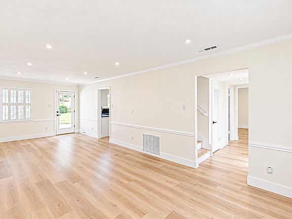 5th image of 10610 Overbrook Ln