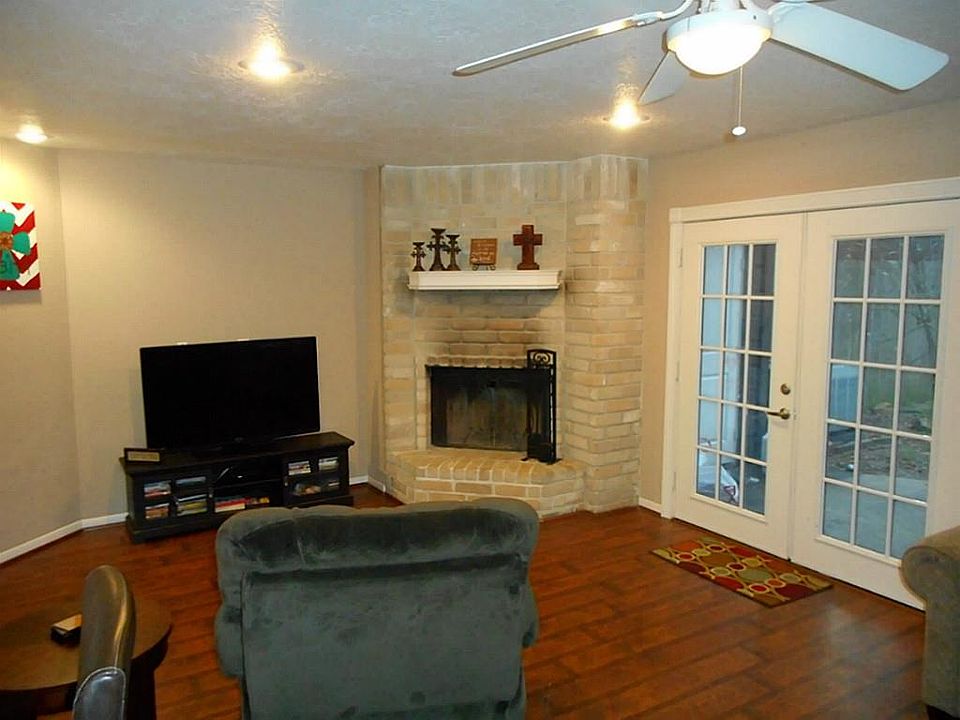 1st image of 3835 Knollcrest Dr