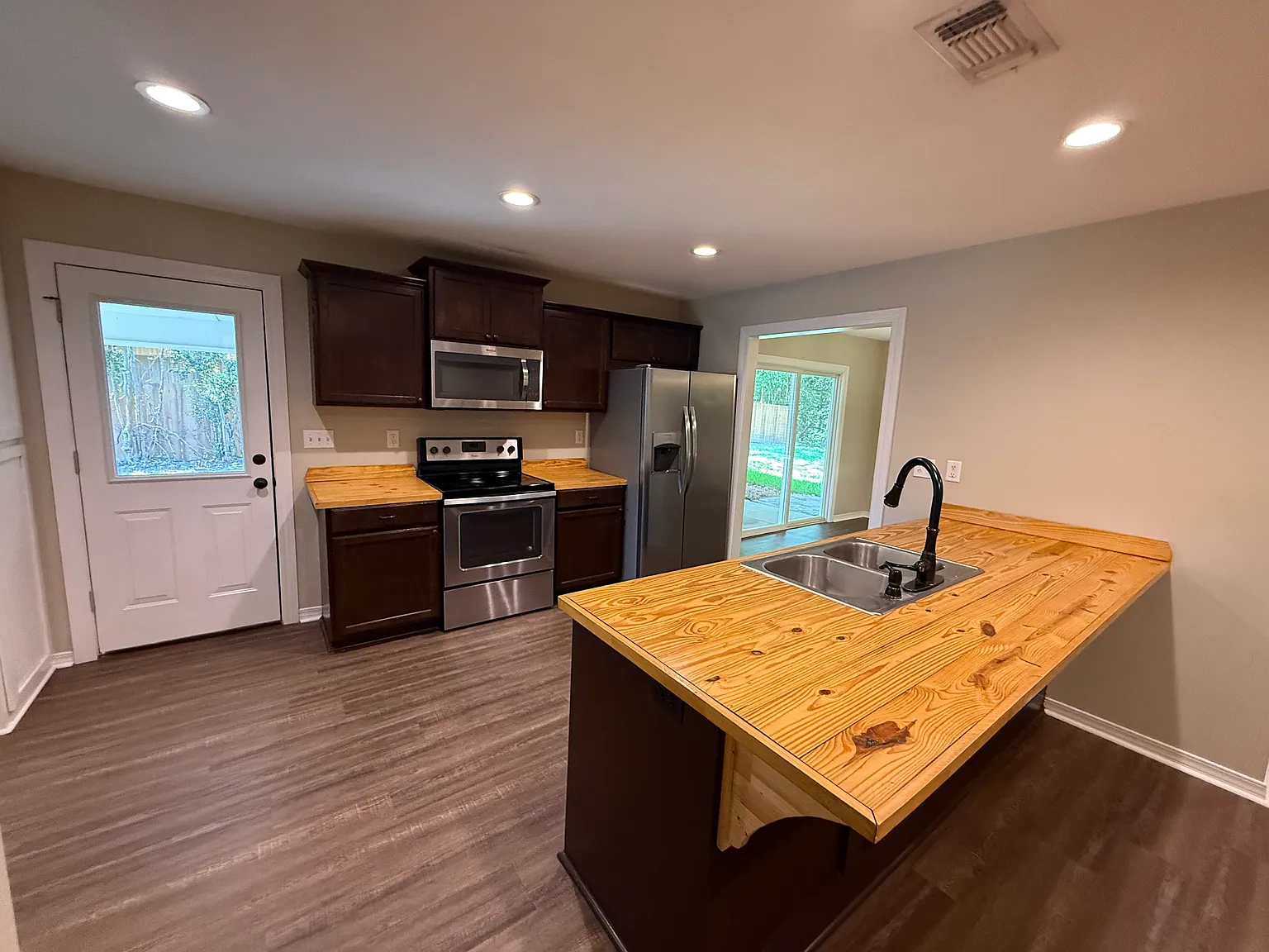4 bed, 1644 sqft, $1,750 — Photo 3