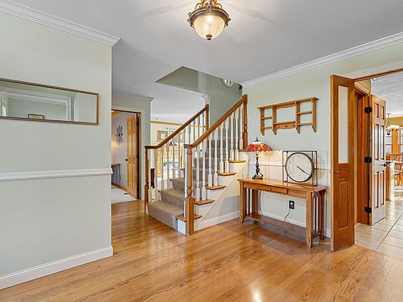 4th image of 800 27th St SW