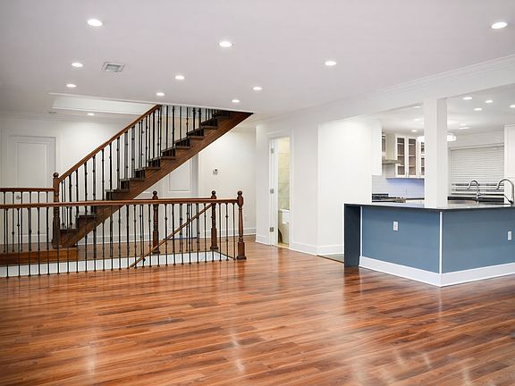 5th image of 1633 Kalmia Rd NW