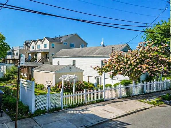 637 Oceanside Ave, Staten Island, NY 10305