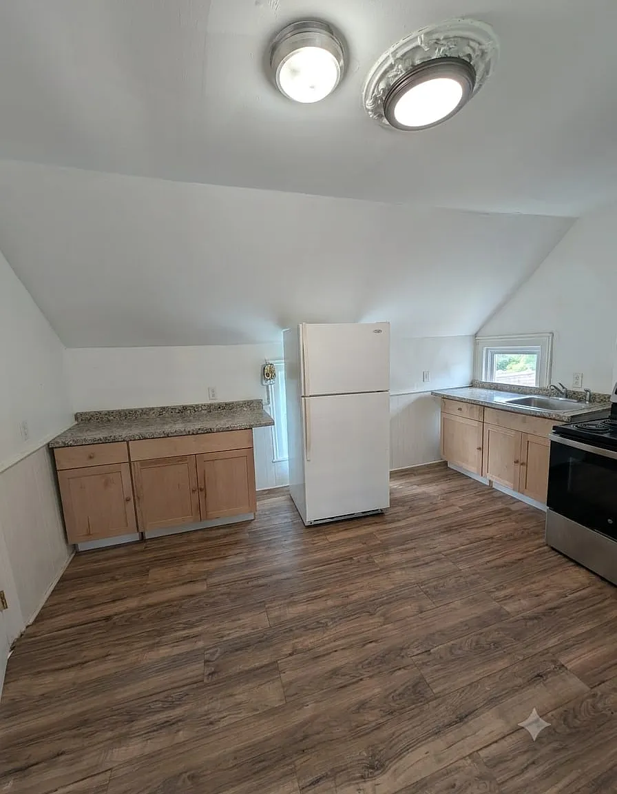 2 bed, 900 sqft, $1,200 — Photo 2