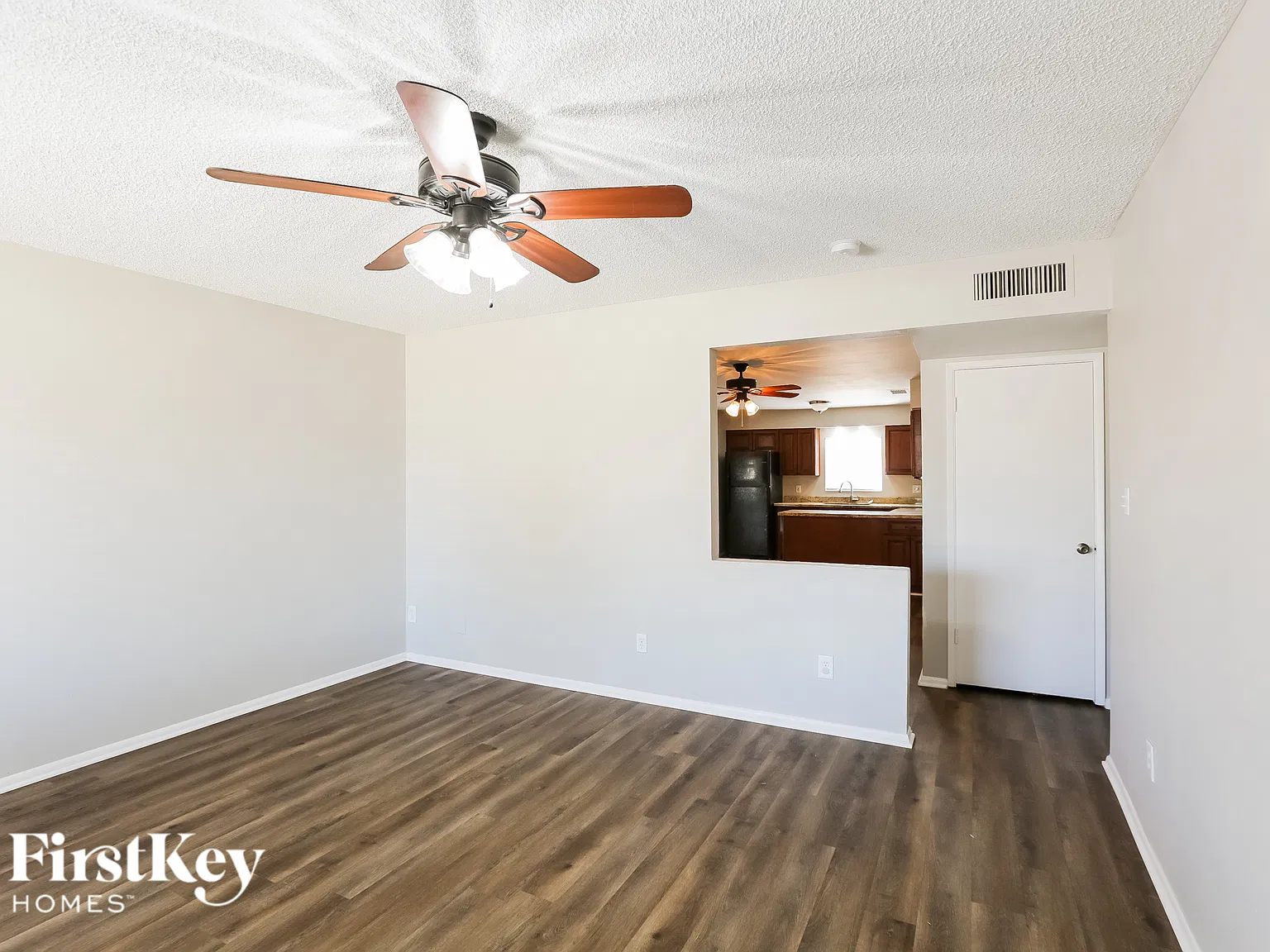 4 bed, 1.5 bath, 1819 sqft, $2,175 — Photo 4