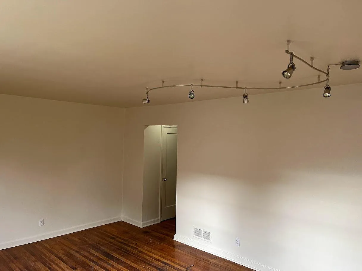 7423 N Vincent Ave — Photo 4
