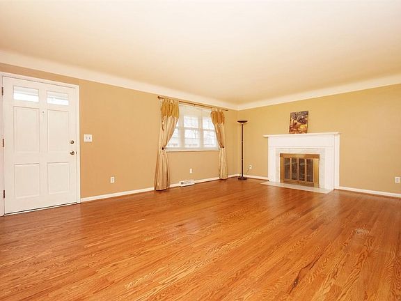 5th image of 9371 Sheralee Ln