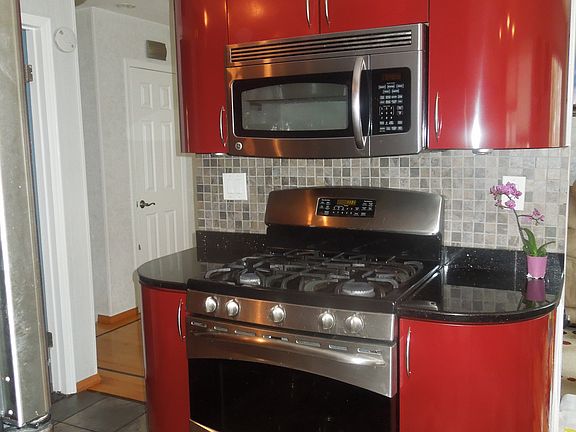 4th image of 74 Sandywood Ln