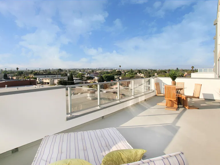Story Penthouse Loft - Deck Patios
