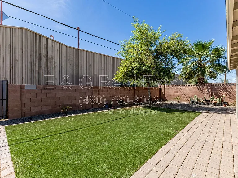 319 E Riviera Dr — Photo 29