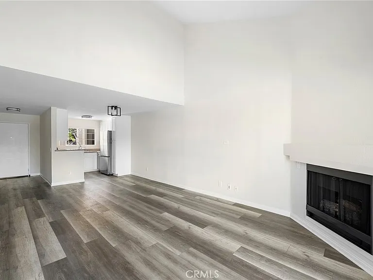 5565 Canoga Ave #307 — Photo 11
