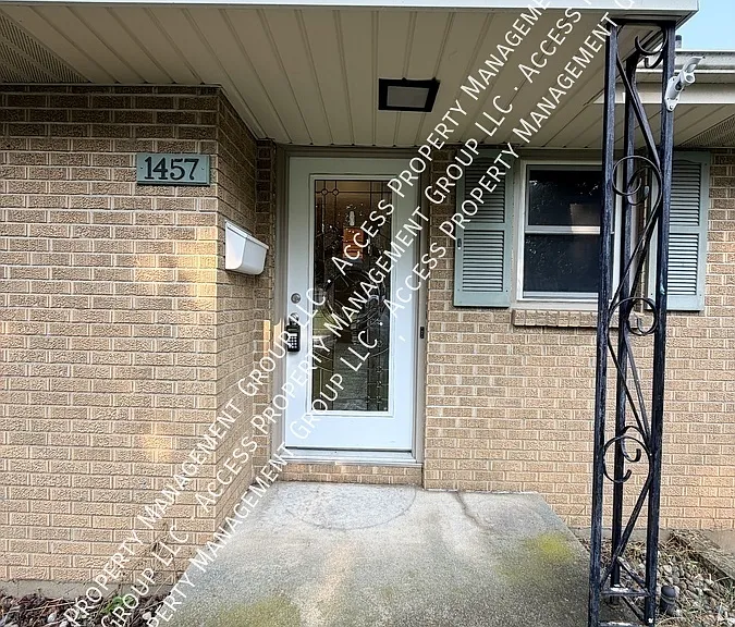 1457 Mayfield Ave NE — Photo 2