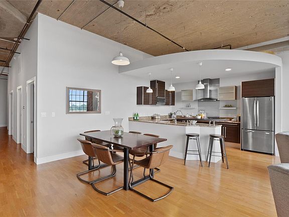 4th image of 4100 Forest Park Ave #402