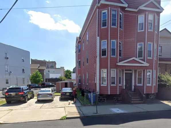 54 Montrose Avenue image 1 of 28