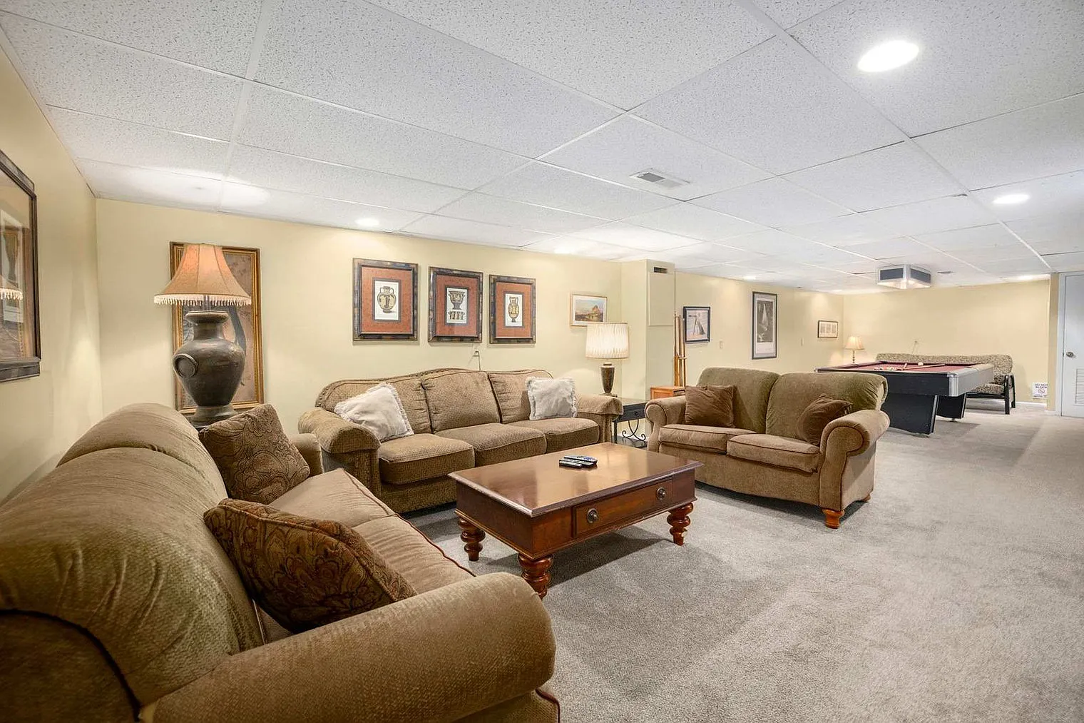 5 bed, 2.0 bath, 1614 sqft, $6,942 — Photo 3