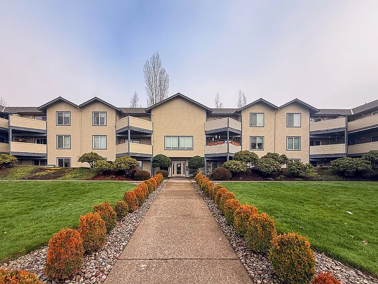 North Salem Apartment Complex With Washer/Dryer! ~ Camelot — Photo 15