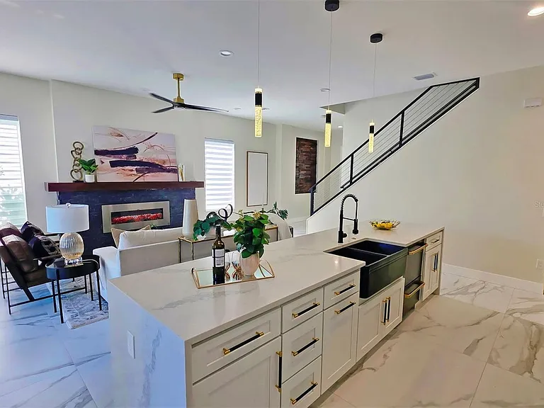 1156 Cocoanut Ave — Photo 20