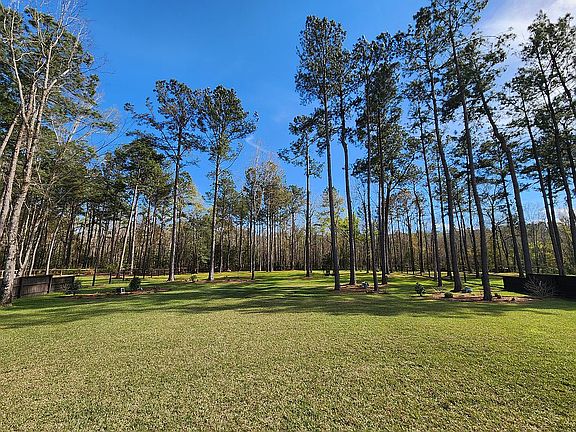 Huge Fully-Fenced Back Yard
