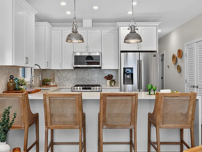 112 Webster Ave #1 — Photo 10