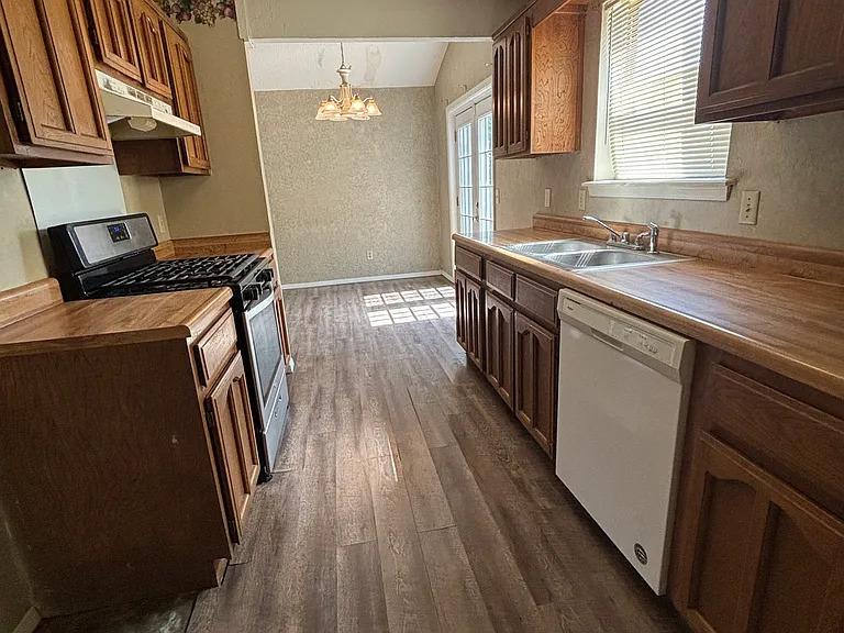 8004 N 120th East Ave — Photo 2